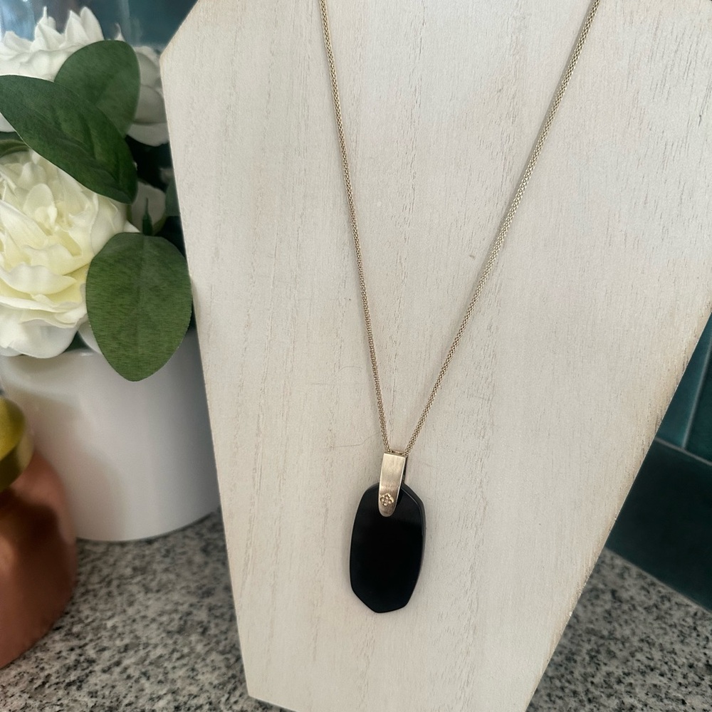 Kendra Scott Black and Gold Pendant Necklace